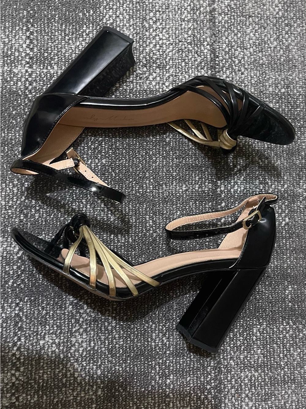 Onlymakers Women's Black Patent Block Heel Sandals with Gold Strapse